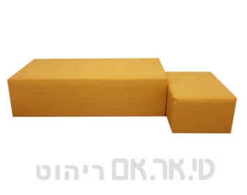 ספסל והדום מרופד