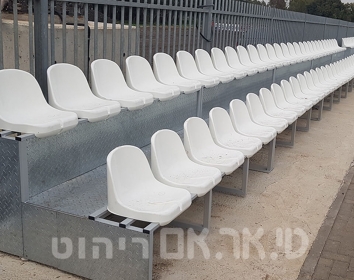 ייצור טריבונות ללא קירוי