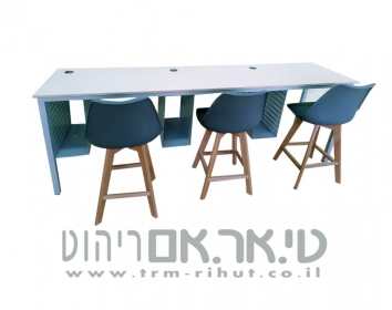 שולחן למחשב בגובה של בר