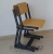 כיסא עץ נערם לבית ספר
