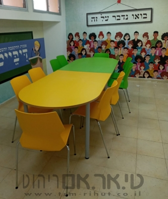 שולחן ישיבות ענק בשני צבעים