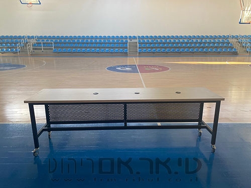 שולחן שופטים לישיבת בני עקיבא בבאר שבע