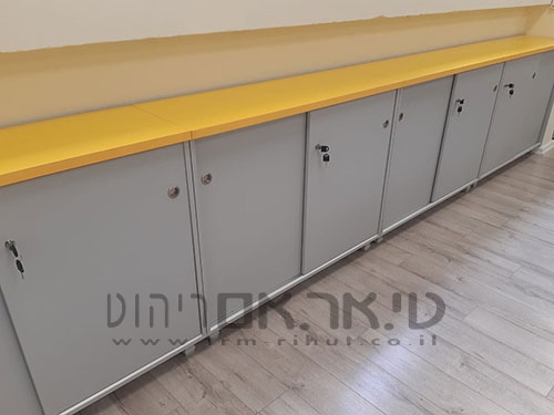 ארונות משרדיים עם דלתות הזזה ונעילה בבית ספר אורט שפירא